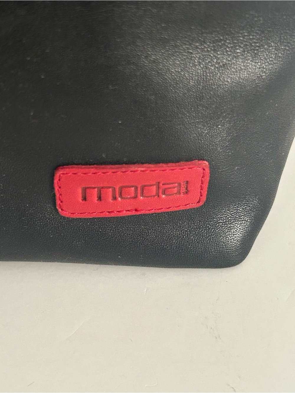 Moda Two-Tone Black and Red Faux Leather Tote - Picture 2 of 6
